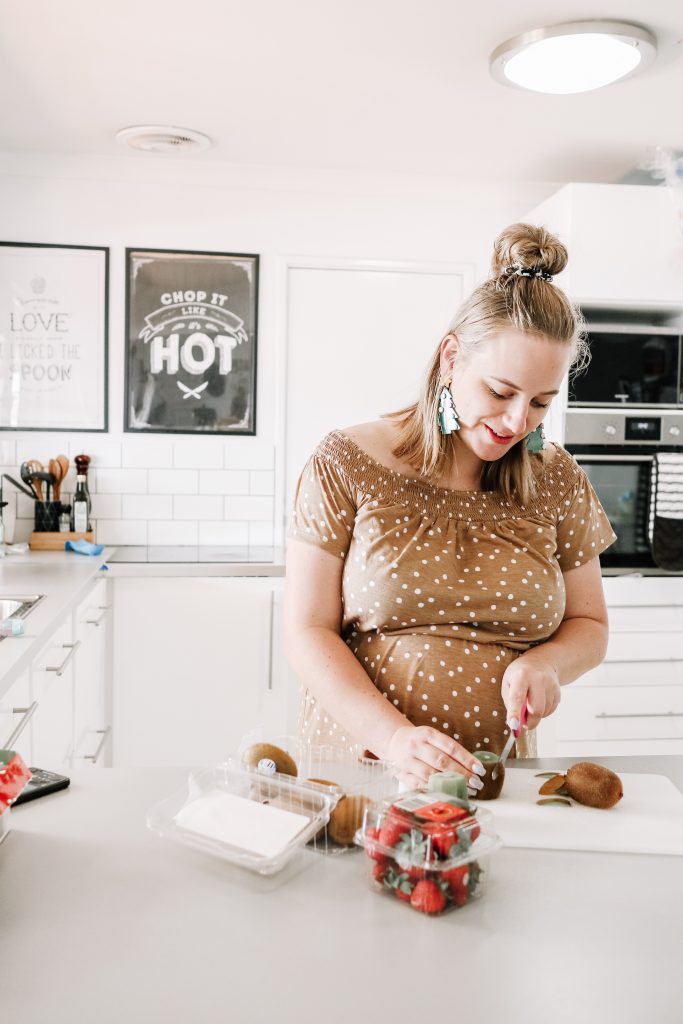 Easy Christmas Pavlova