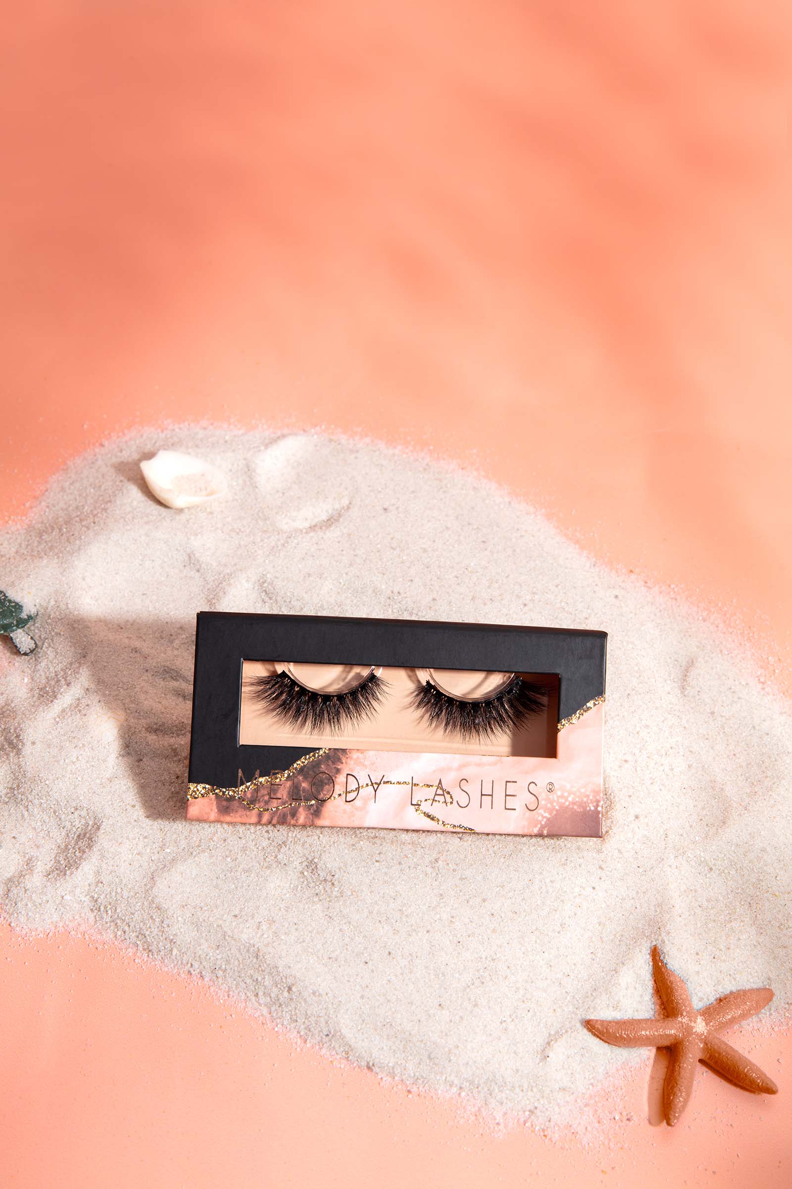 Minimal Product Photography for a False Lash Brand. Styled Product Stills by Colourpop Studio. Minimal Summer Styled Product Photos. Mini Beach styled Photo.